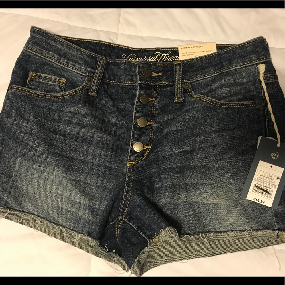 NWT Universal Threads Sz 4 women high rise shorts